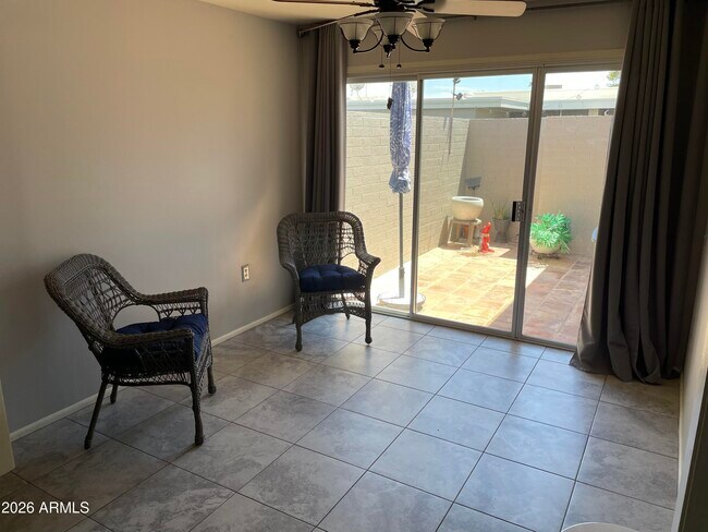 Building Photo - 10141 W Campana Dr