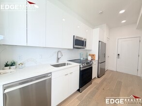 Building Photo - 38 Hichborn St