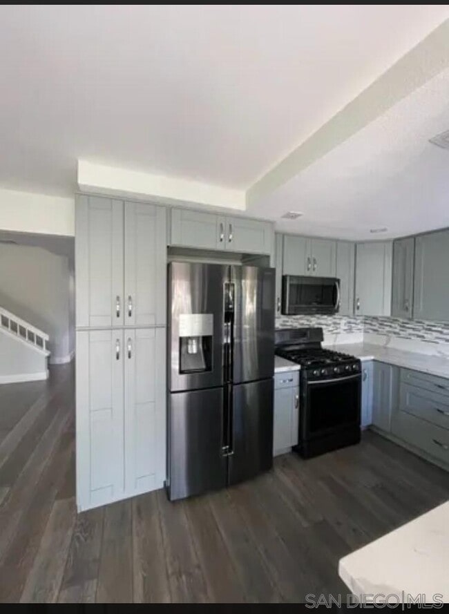 Building Photo - 2096 Northshore Dr