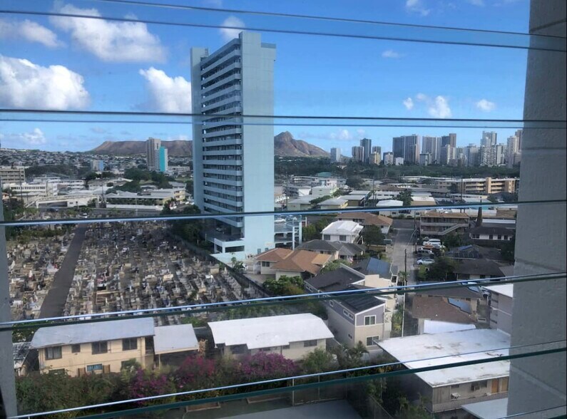 Building Photo - 2714 Kahoaloha Ln