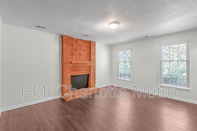 Building Photo - 10800 Whittersham Dr