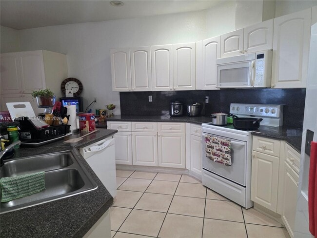 Building Photo - 15103 SW 11th Ln