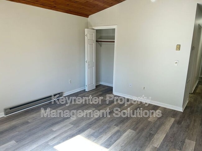 Building Photo - 400 F St