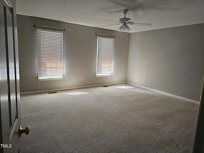 Building Photo - 108 Forest Oaks Dr