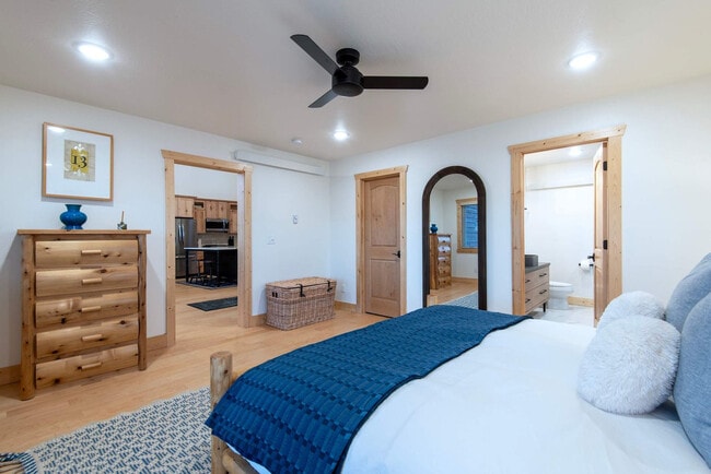 Building Photo - 4535 Roxanne St