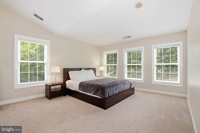 Building Photo - 3826 Elmwood Towne Way