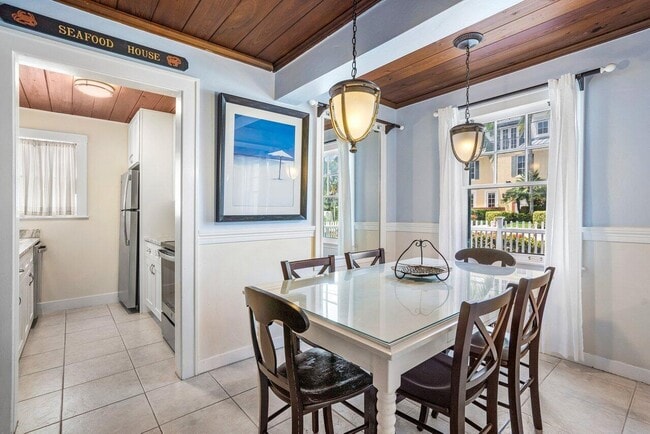 Building Photo - 102 SE 7th Ave