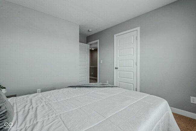 Building Photo - 144 Bluestem Ln