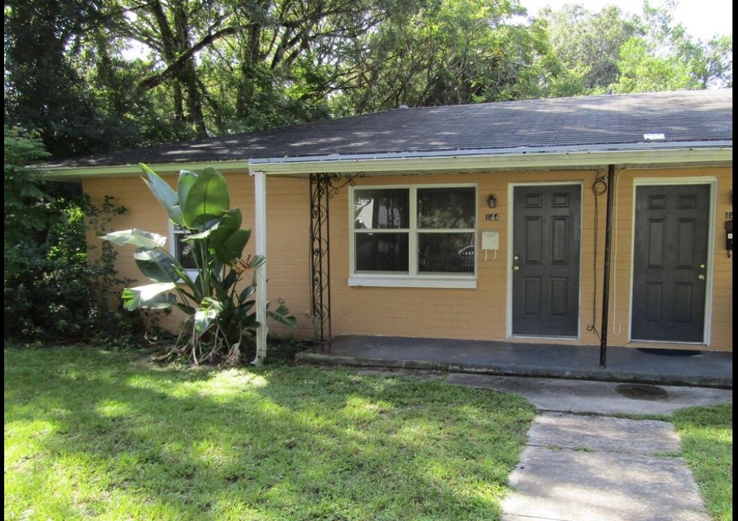 Curb vi - 144 W Michigan Ave