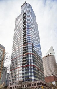 Building Photo - 250 E 54th St