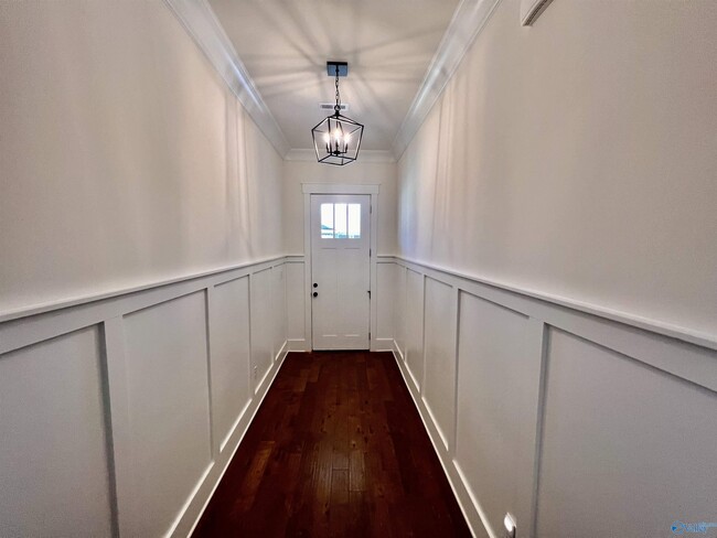 Building Photo - 330 Silo Ln