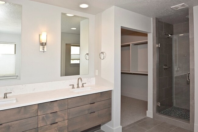 Building Photo - One of a Kind-3 Bedroom and 3 Bathroom Luxury Townhouse in Harris Ranch.