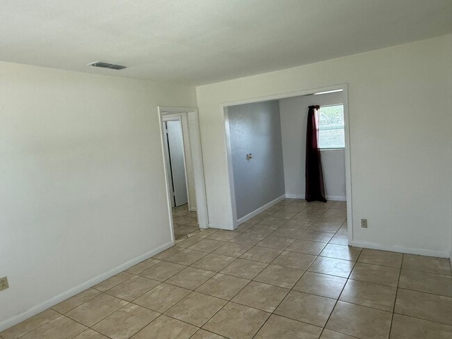 Building Photo - 722 Mercado Ave