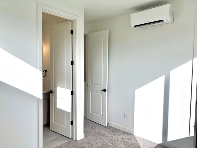 Building Photo - *MOVE-IN SPECIAL*  St. Johns New Build Townhouse - Bright and Spacious End Unit 2 Bedroom with A/...