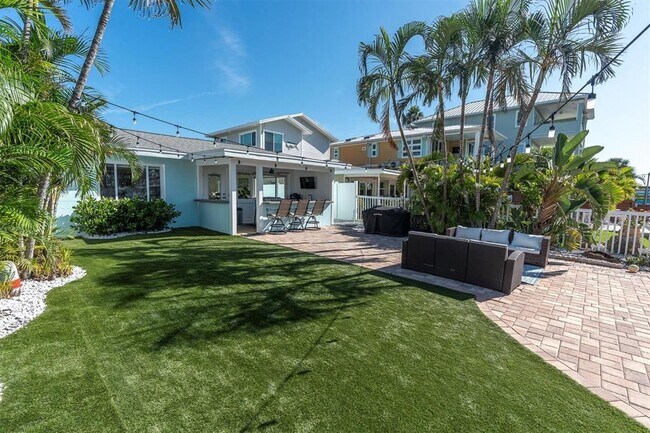 Building Photo - 341 Boca Ciega Dr