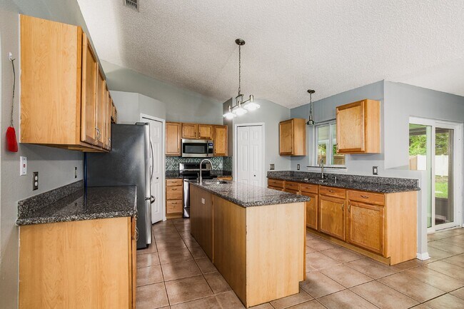 Building Photo - FOR RENT:  4 BEDROOM 2, BATHROOM HOME IN H...