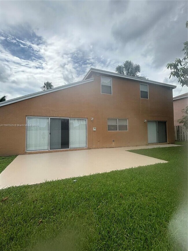 Building Photo - 2661 Huron Way