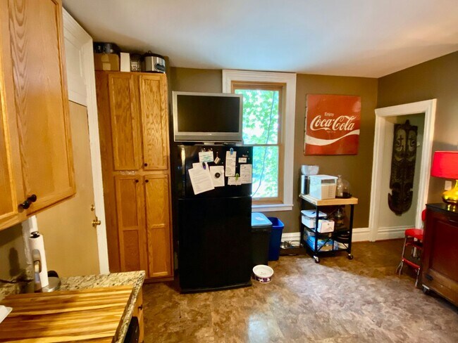 Building Photo - 5528-30 Comet Way