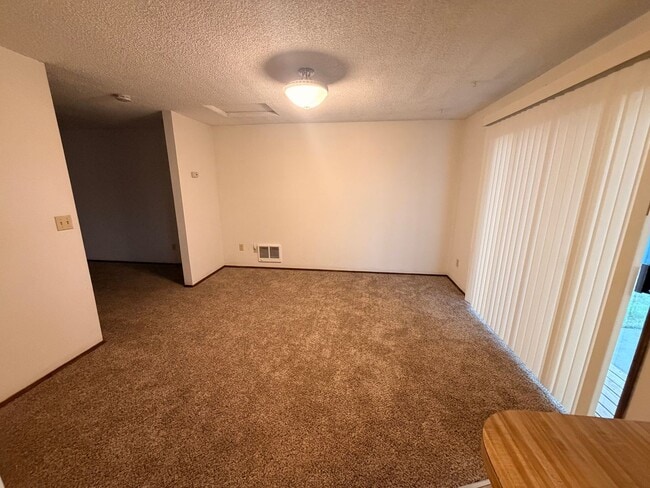 Building Photo - Arnesen