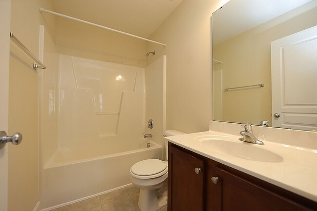 Building Photo - North Raleigh Townhome just off Glenwood Avenue + Ebenezer Church