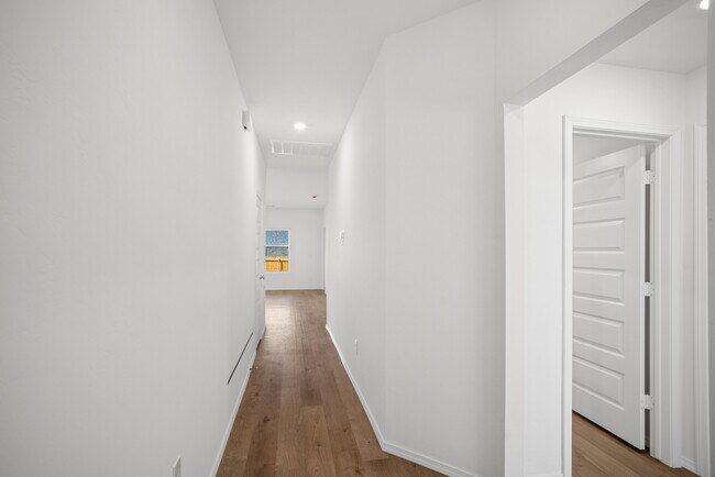 Building Photo - 2123 W 30th Pl