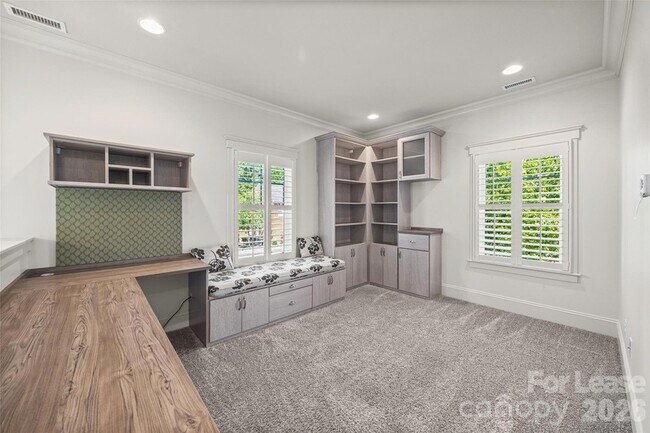 Building Photo - 706 Kingsley Way