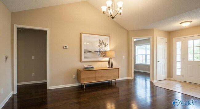 Building Photo - 102 Kilburn Cir