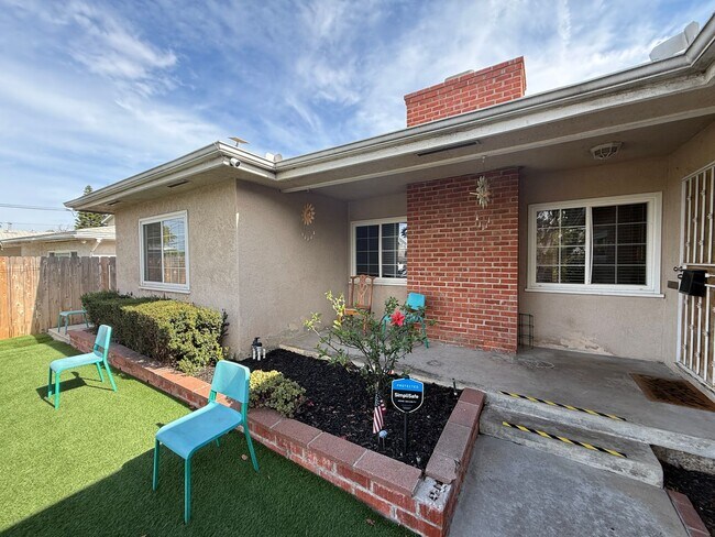 Building Photo - 5223-5225 E Falls View Dr