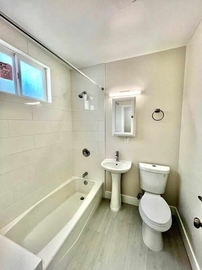 Building Photo - SPECTACULAR, COMPLETELY RENOVATED 2 BED/1 BATH FULLY!!!