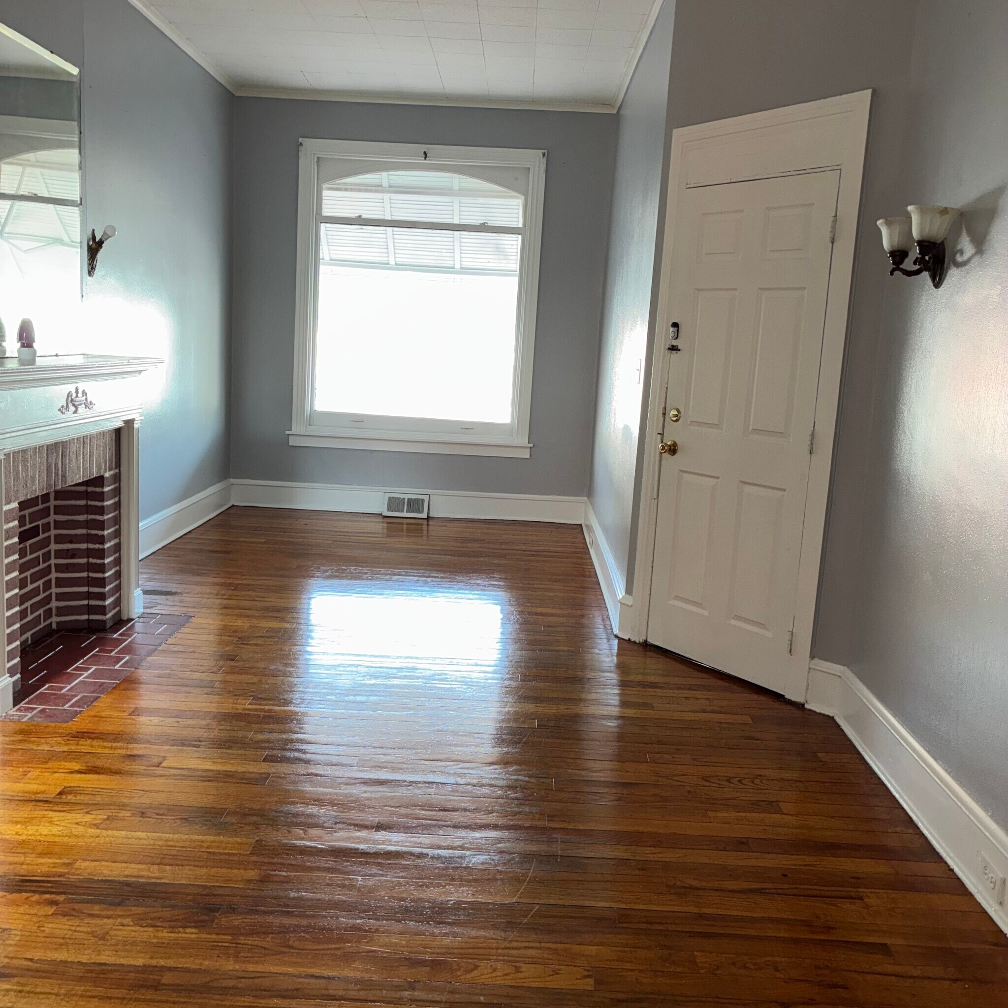 living room - 330 N 4th St