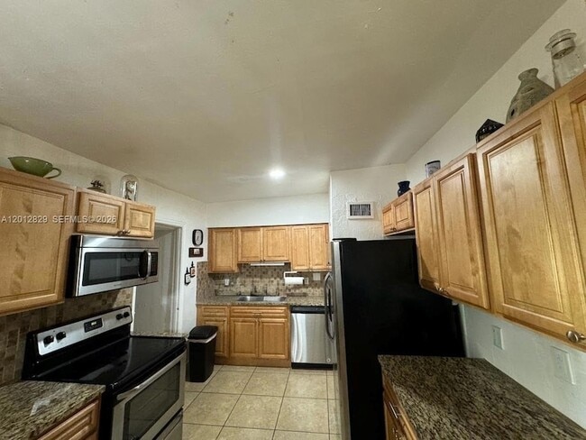Building Photo - 965 NE 146th St