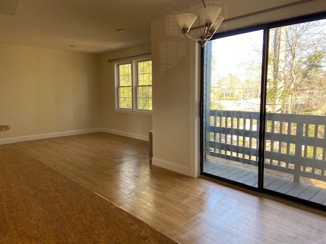 Building Photo - 158 N Twin Oaks Ter