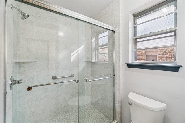 Building Photo - 11805 Ashford Dr