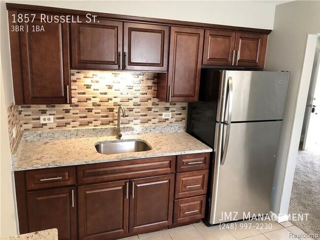 Building Photo - 1857 Russell Ave