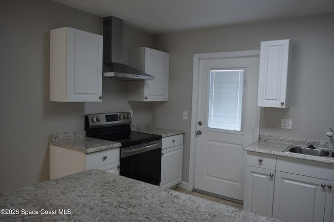 Building Photo - 1657 Norwood St NE