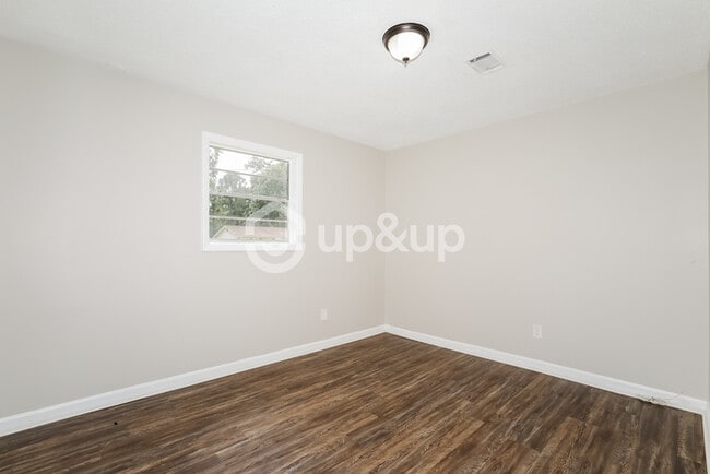 Building Photo - Fantastic 3bd/1.5ba home! Let yourself in!