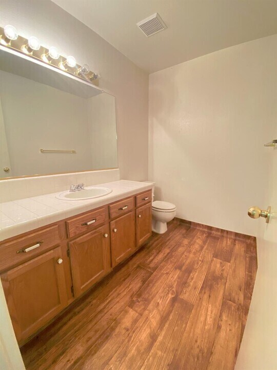 1/2 Bath - 40506 Saddleback Rd
