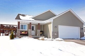 Building Photo - Fantastic 4 Bedroom 2 Bath House For Rent in Sartell - Sartell Schools
