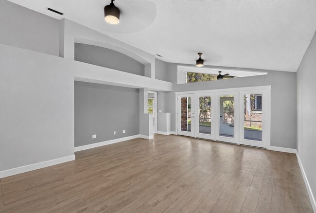 Building Photo - Renovated Brick Home in Gated Community