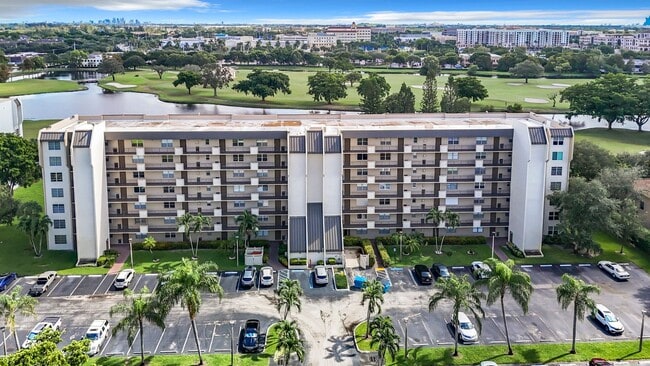 Building Photo - Gorgeous 2 bedroom 2  Condo in Boca Raton across from Nova University