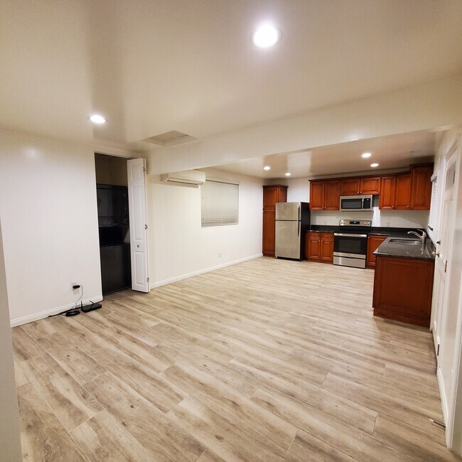 Kitchen/Dining room/Living room - 5731 Fulton Ave