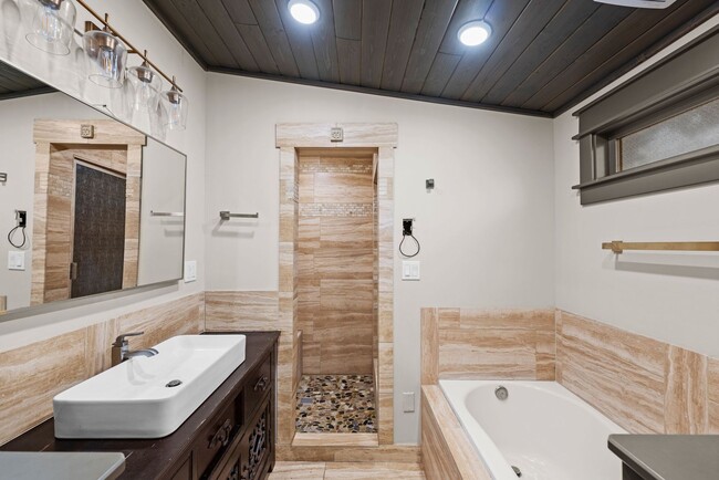 Building Photo - Meticulously UpdatedComstock Rancher!