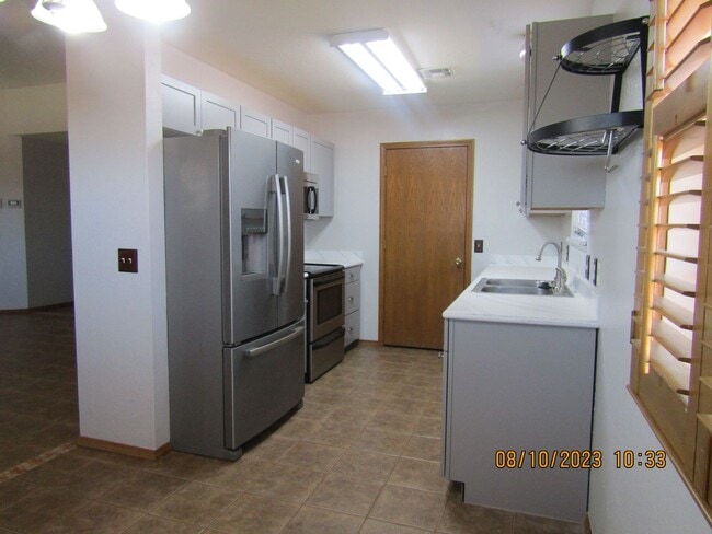 Building Photo - PETS ARE NEGOTIABLE WITH OWNER APPROVAL $225.00 off 1st full  month's rent
