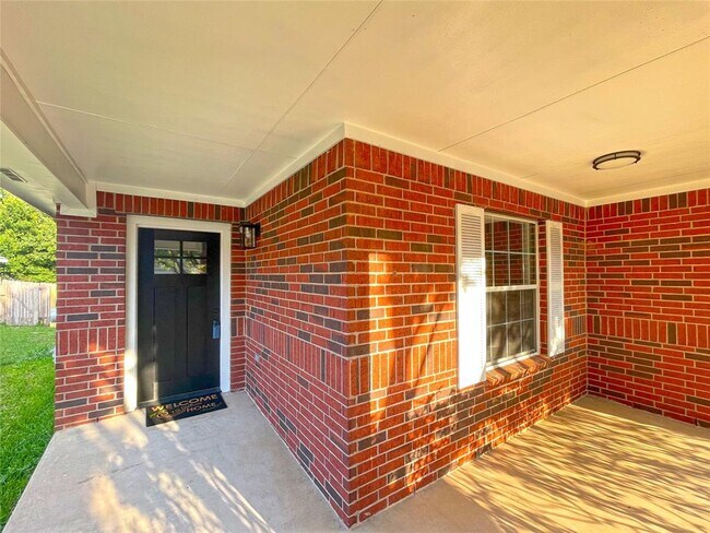 Building Photo - 5201 Bantom Woods Bend