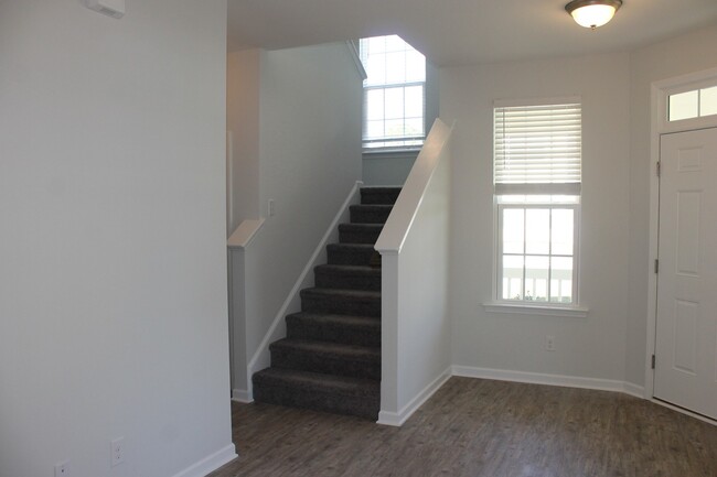 Building Photo - Beautiful Townhome in Wellstone