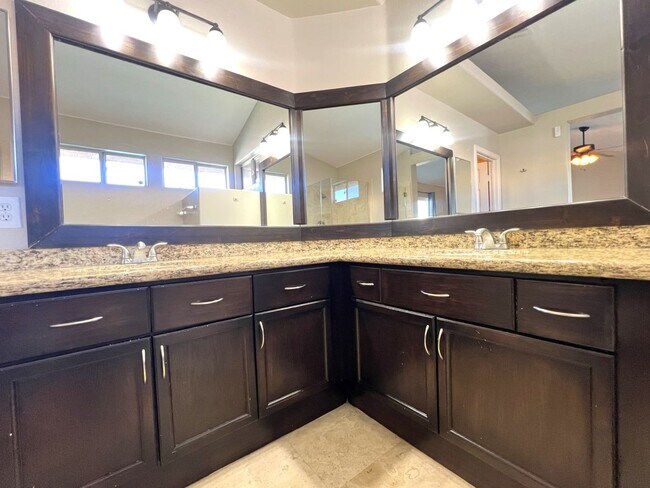 Building Photo - 3 bedroom, 2 bathroom home located in Henderson, NV!