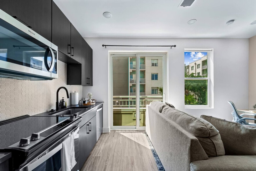 Building Photo - 617 N 12th St