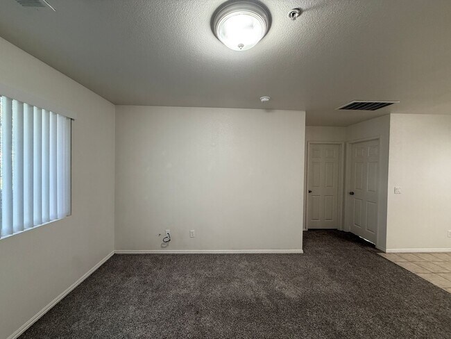 Building Photo - L41900