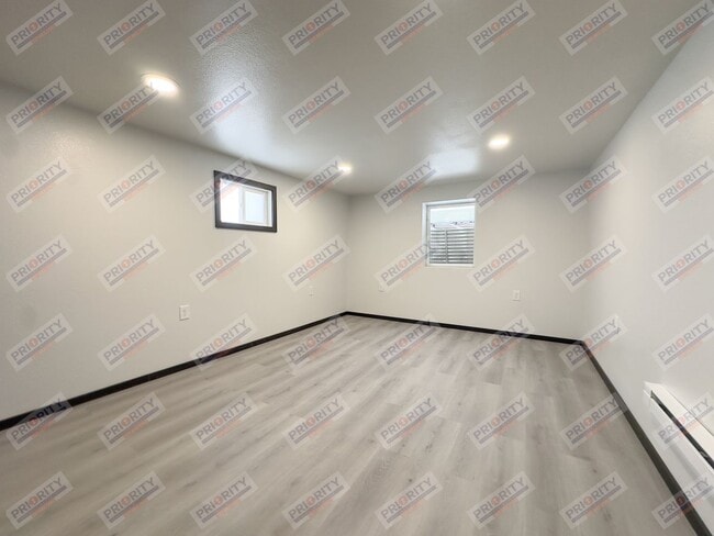 Building Photo - 605 S Miller Ave