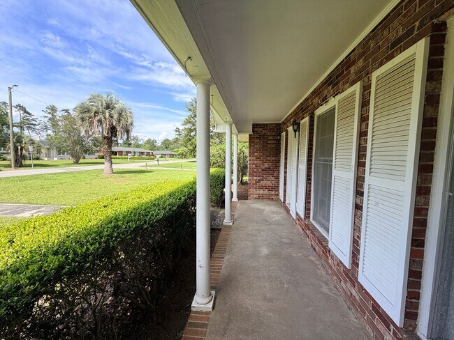 Building Photo - 3 Bedroom/2 Bath Home in Valdosta